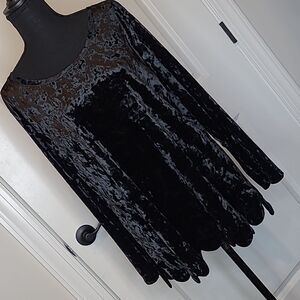 Isaac Mizrahi Black Scallop Bottom Top